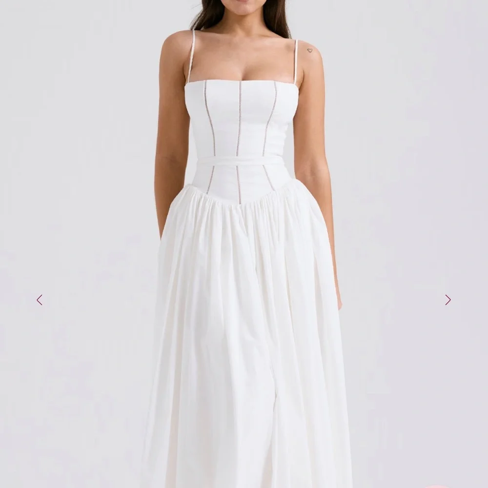 House of CB YSABELLA WHITE SUNDRESS SIZE S PLUS CUP - Picture 2 of 4